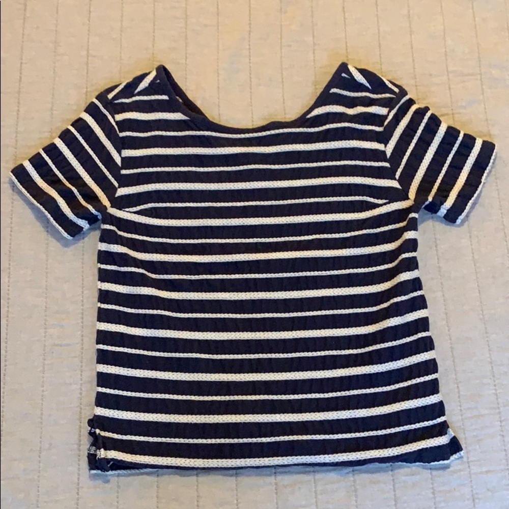 Low neck button blouse
